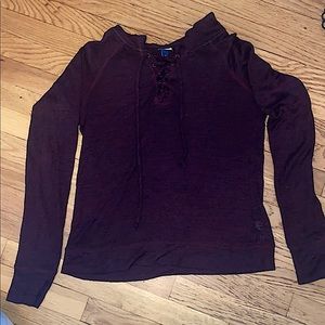Small deep maroon Prince & Fox long sleeve w/ hood
